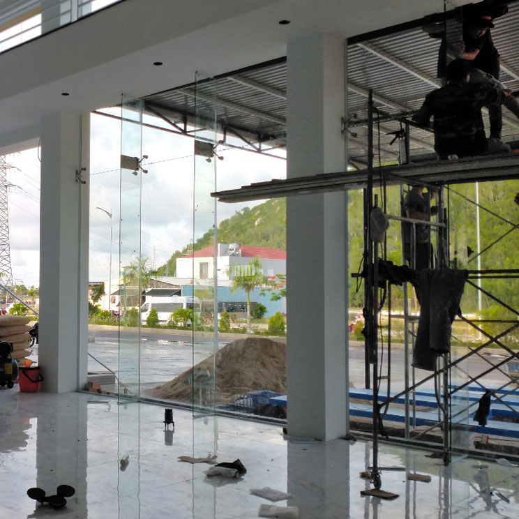 MẶT DỰNG KÍNH CHÂN NHỆN SPIDER